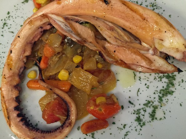 Oktopus vom Grill mit Gemüse - Nr. 70 im Griechischem Restaurant Sirtaki Nürnberg